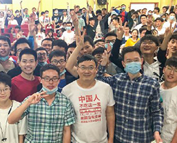 湯家鳳老師與學子們