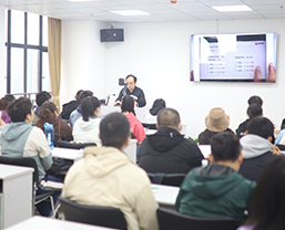 集訓(xùn)營(yíng)教室授課