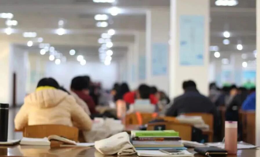 關(guān)于2022屆臨床醫(yī)學(xué)、口腔醫(yī)學(xué)、中醫(yī)碩士 專業(yè)學(xué)位研究生學(xué)位授予有關(guān)事項(xiàng)的通知